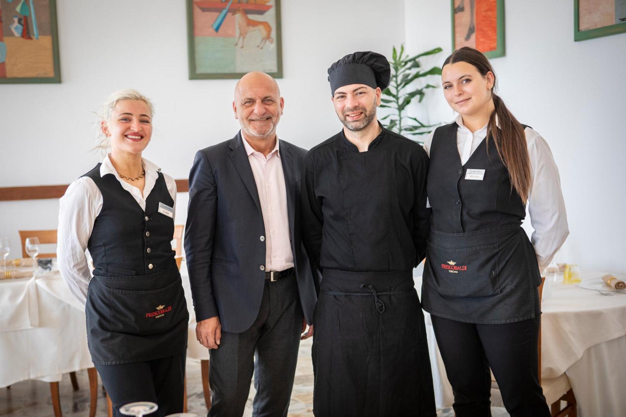 Hotel Parrini Фоллоника Экстерьер фото