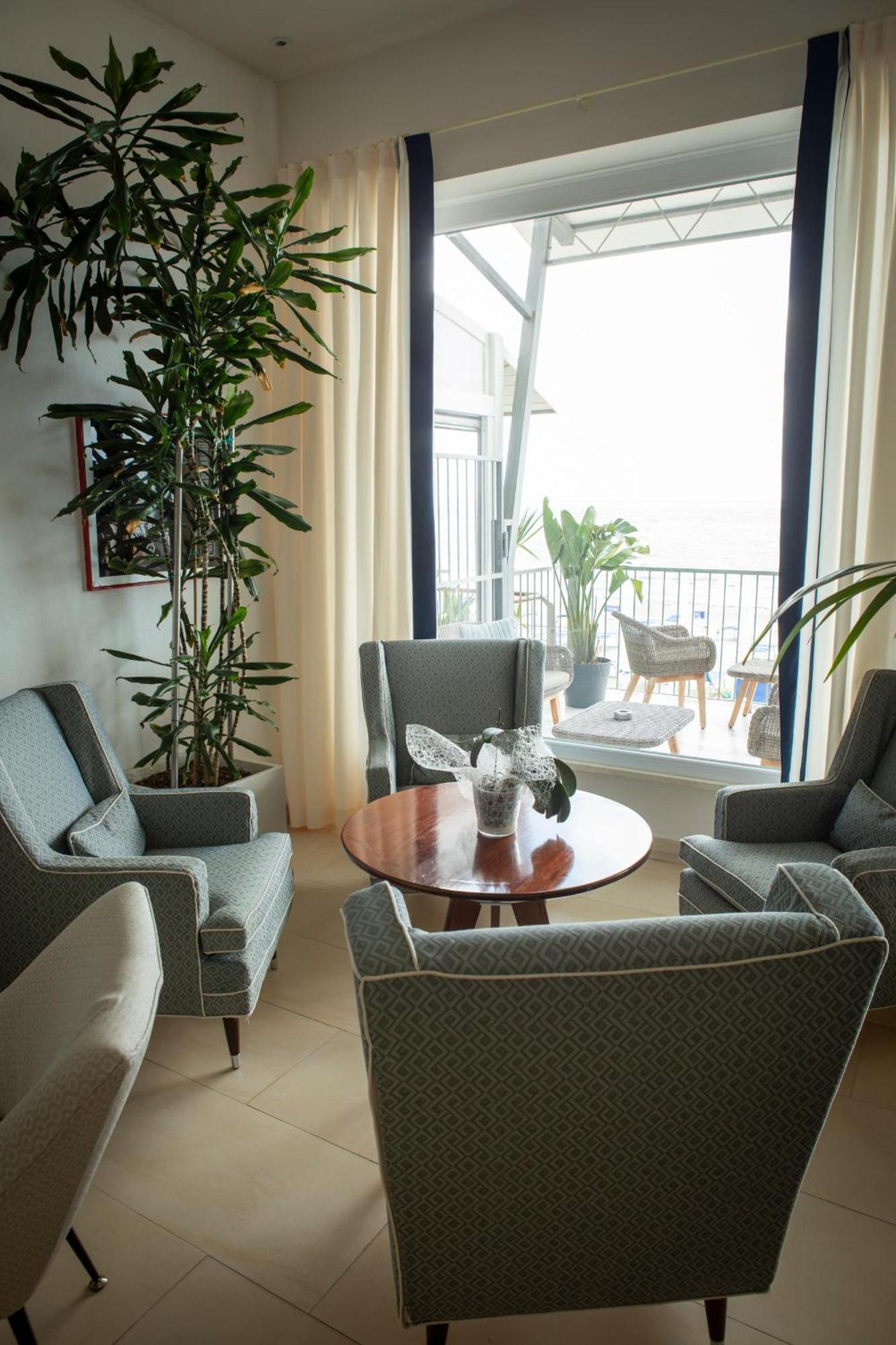 Hotel Parrini Фоллоника Экстерьер фото