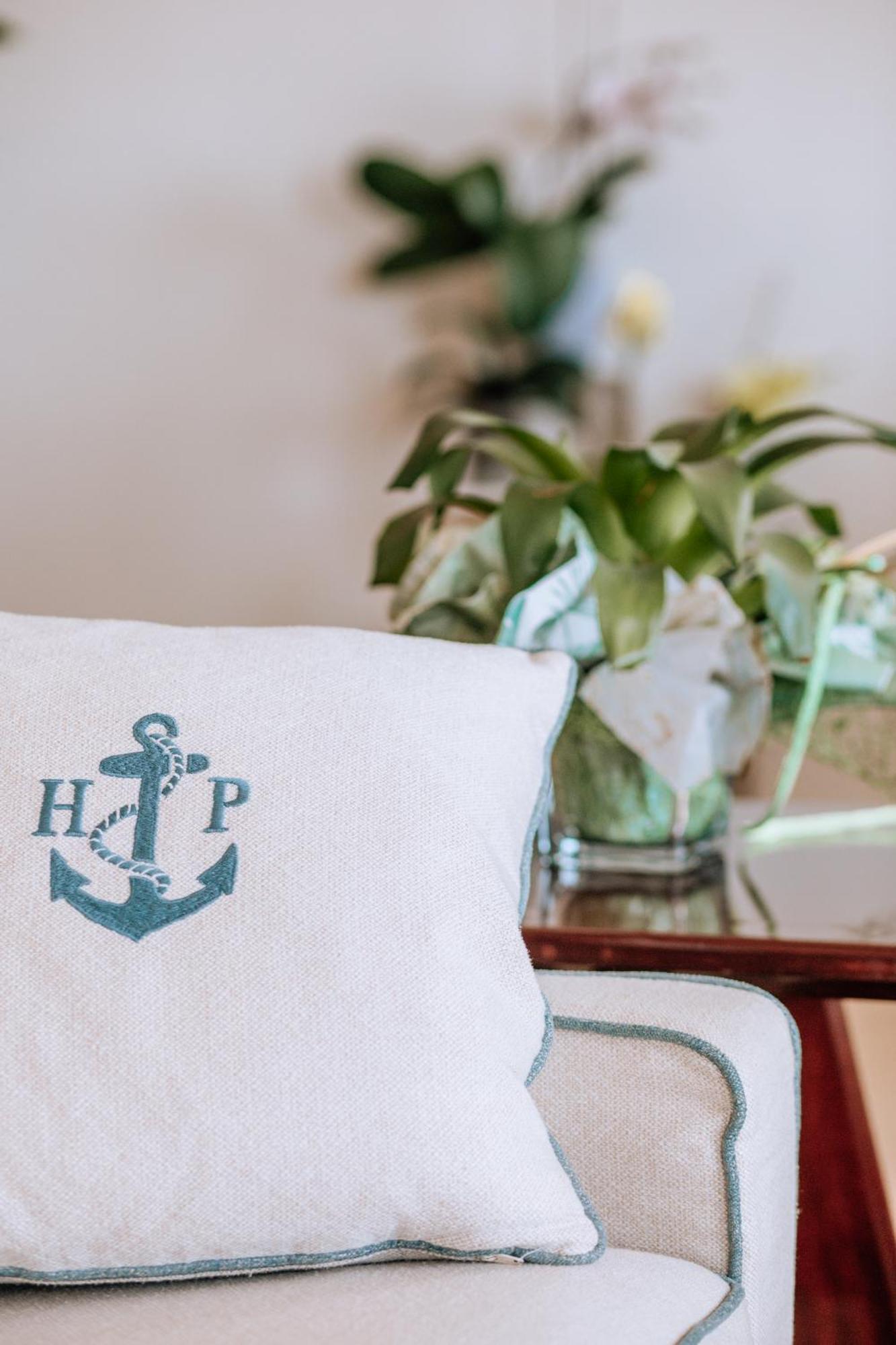 Hotel Parrini Фоллоника Экстерьер фото