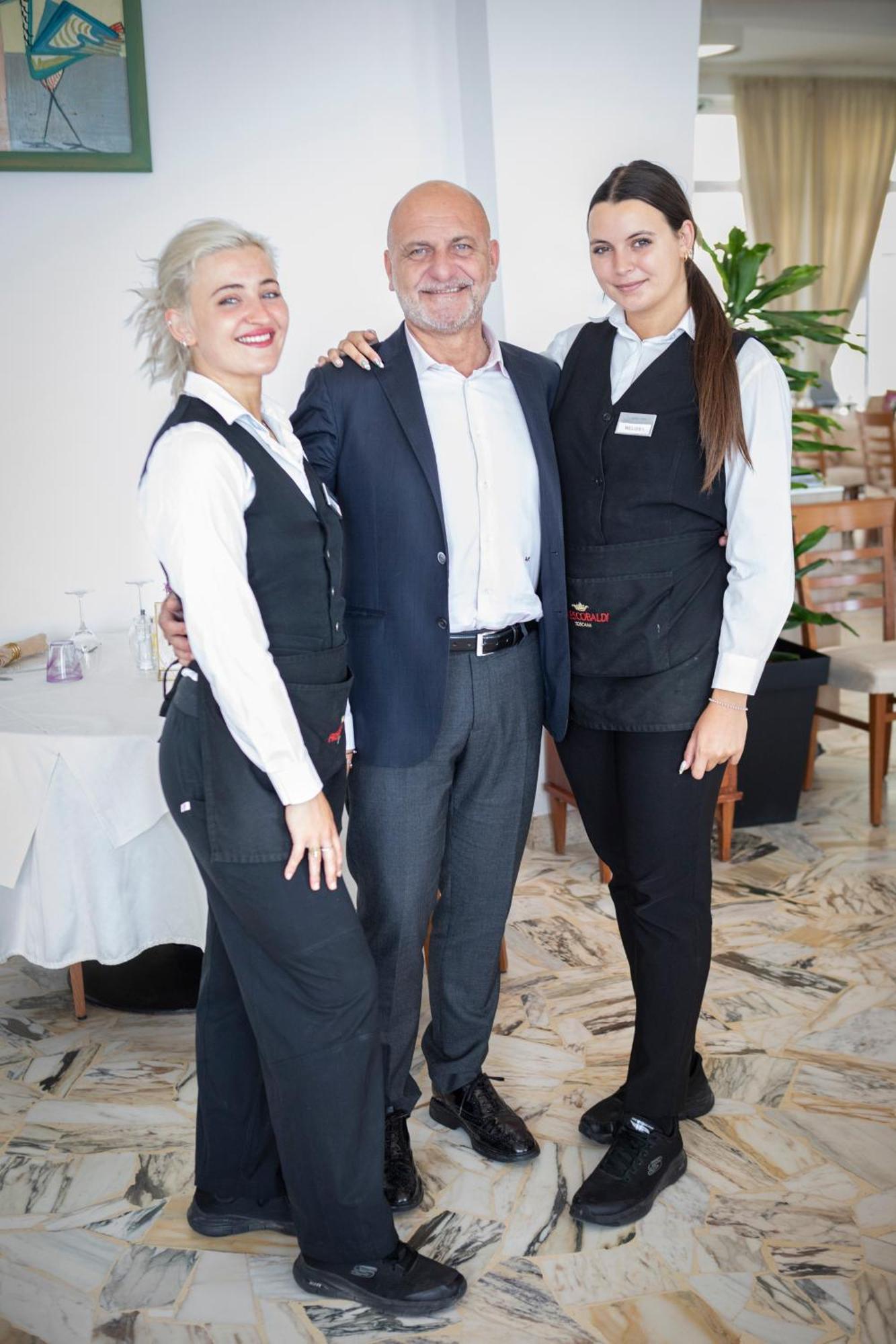 Hotel Parrini Фоллоника Экстерьер фото