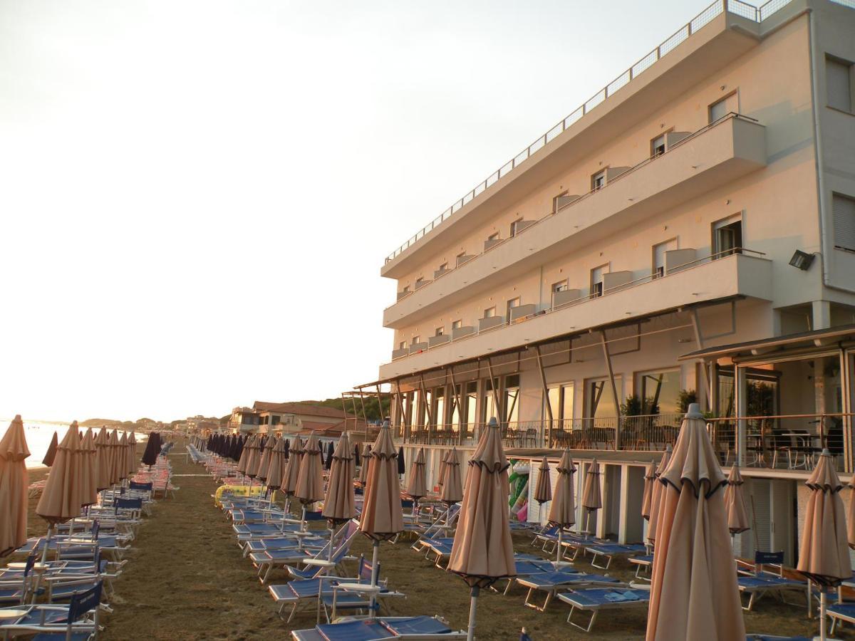 Hotel Parrini Фоллоника Экстерьер фото